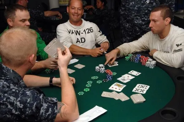 5 Sai Lầm Thường Gặp Khi Chơi Poker Online Và Cách Khắc Phục